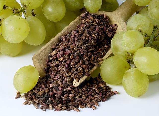 开云体育 开云官网人民日报：被吹上天的8种“保健品”实则坑钱伤身别再上当了(图3)