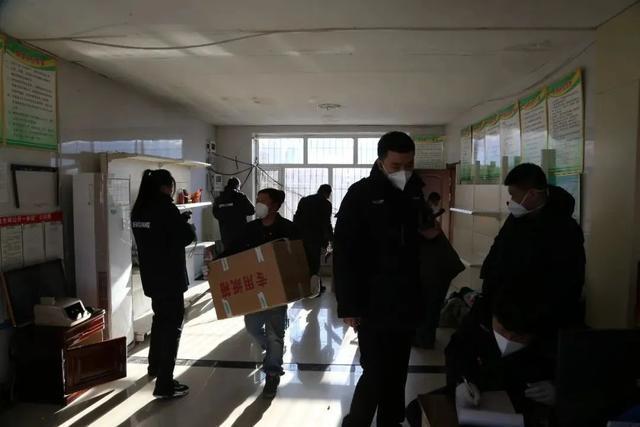易燃易爆场所、专业医开云 开云体育平台疗设备都挡不住执行干警的脚步！(图2)