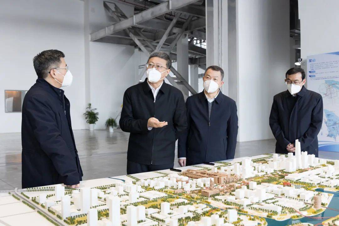 开云 开云体育官网陈吉宁调研宝山普陀亲切看望医疗救治、城市运行、社区防控一线人员(图3) 开云 开云体育官网陈吉宁调研宝山普陀亲切看望医疗救治、城市运行、社区防控一线人员(图3)