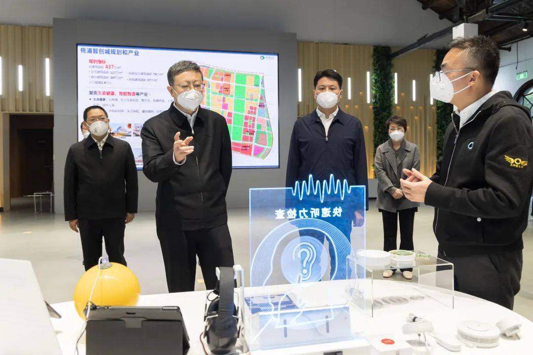 开云 开云体育官网陈吉宁调研宝山普陀亲切看望医疗救治、城市运行、社区防控一线人员(图8) 开云 开云体育官网陈吉宁调研宝山普陀亲切看望医疗救治、城市运行、社区防控一线人员(图8)