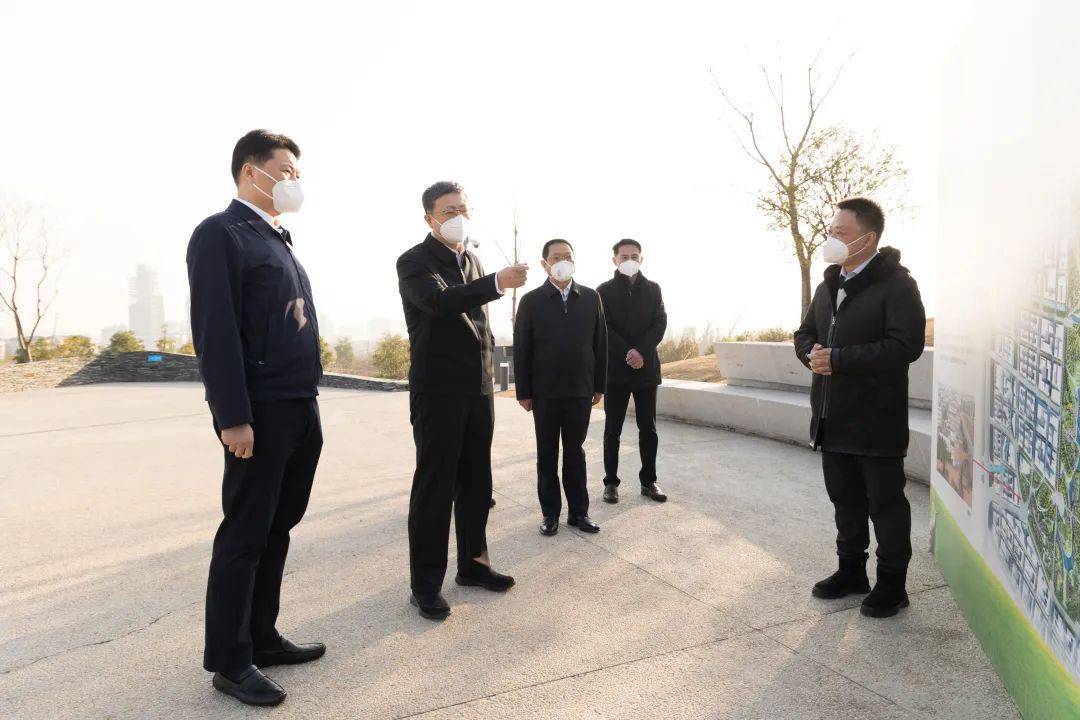 开云 开云体育官网陈吉宁调研宝山普陀亲切看望医疗救治、城市运行、社区防控一线人员(图7) 开云 开云体育官网陈吉宁调研宝山普陀亲切看望医疗救治、城市运行、社区防控一线人员(图7)