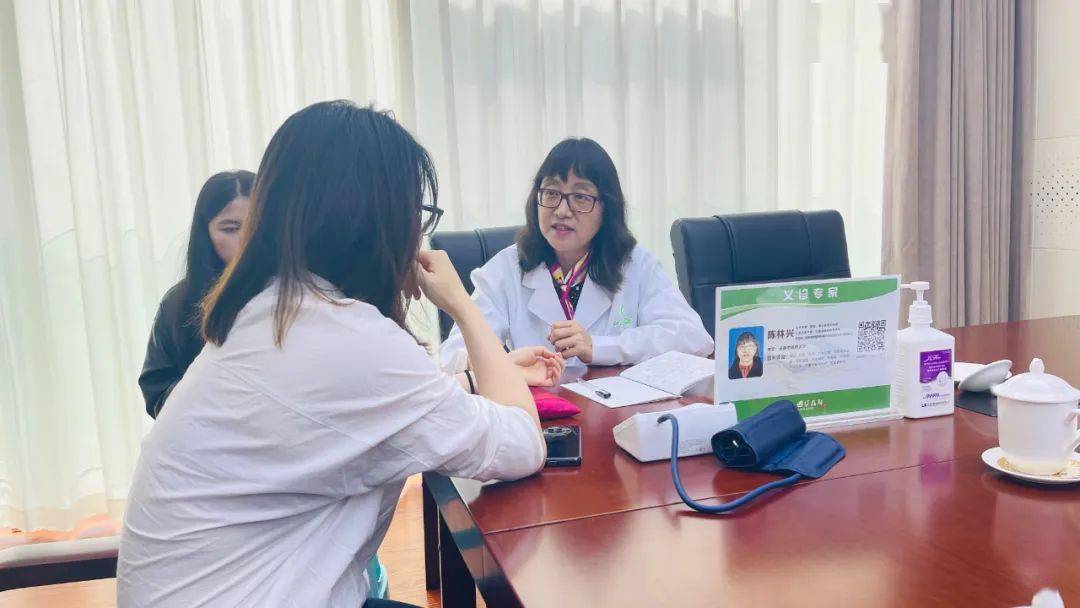 开云体育 开云官网云南省委网信办举办中医保健知识讲座——护航女性美丽人生(图2)