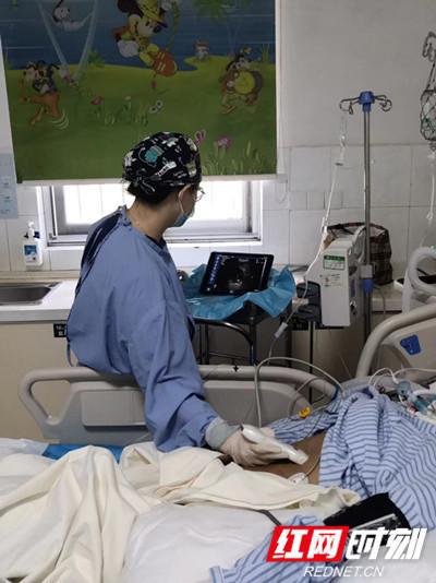 蹲点深“医”开云体育 kaiyun.com 官网入口度丨呼吸治疗师曾娟利:我希望自己有三头六臂(图2) 蹲点深“医”开云体育 kaiyun.com 官网入口度丨呼吸治疗师曾娟利:我希望自己有三头六臂(图2)