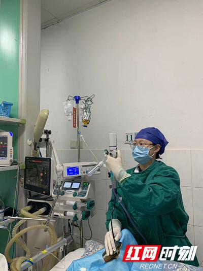 蹲点深“医”开云体育 kaiyun.com 官网入口度丨呼吸治疗师曾娟利:我希望自己有三头六臂(图3) 蹲点深“医”开云体育 kaiyun.com 官网入口度丨呼吸治疗师曾娟利:我希望自己有三头六臂(图3)