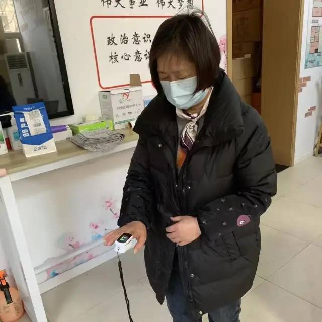 1个居村配2台血氧仪这个镇实现基础医疗设