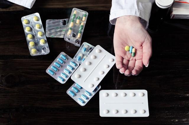 维生素也伤肝？最好别把这开云 开云体育平台4种维生素当保健品吃告诉你真相(图3)