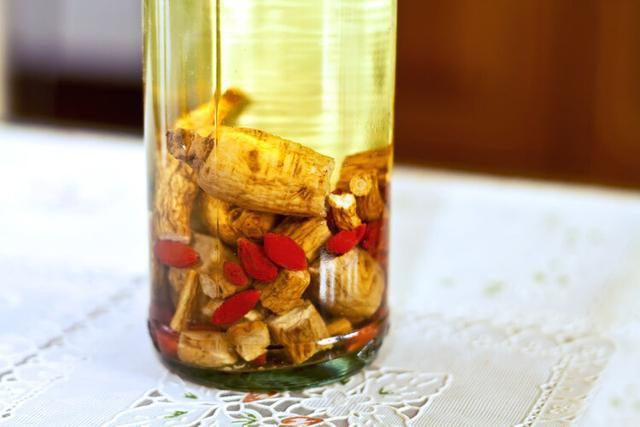 男性喝保健酒、吃韭菜、生蚝、鞭类能“强身