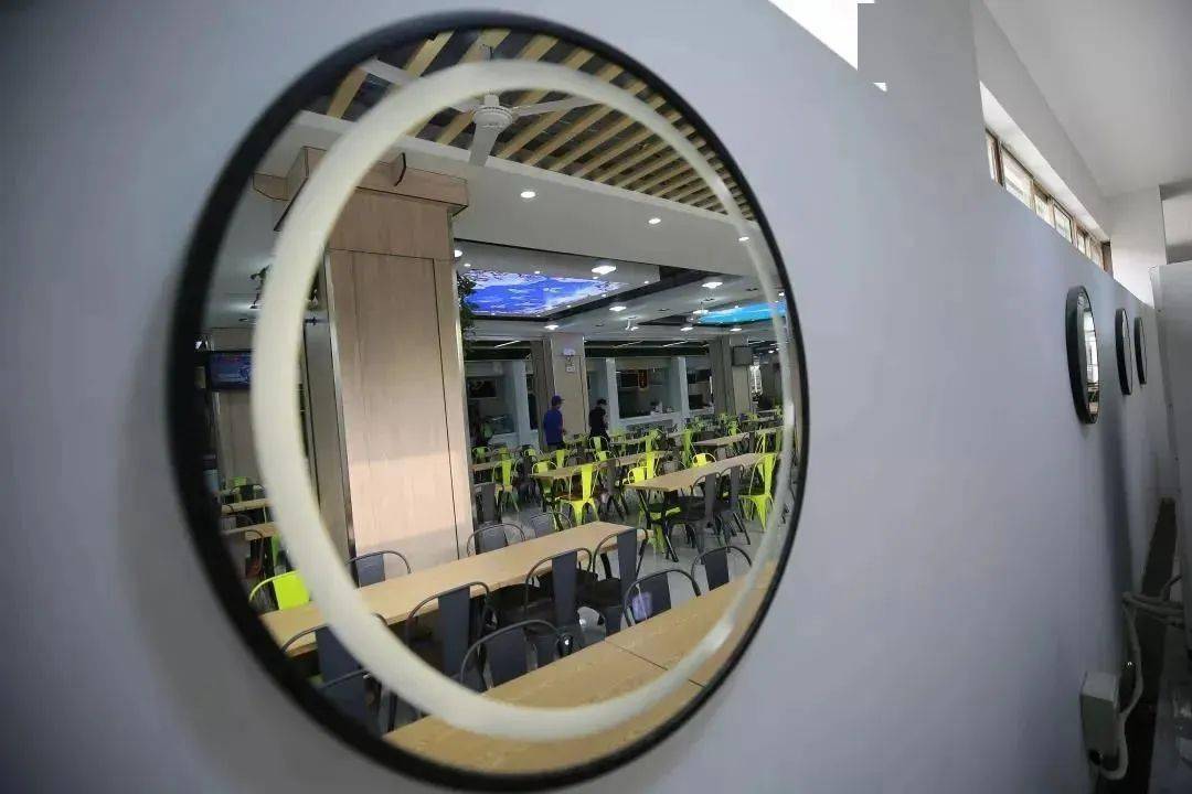 “大保健”3元一次!这所号称“皇家太”开云APP 开云官网入口的高校玩得有点花!(图4) “大保健”3元一次!这所号称“皇家太”开云APP 开云官网入口的高校玩得有点花!(图4)