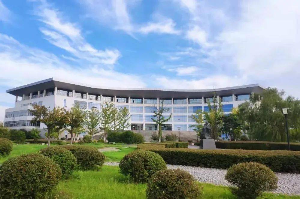 “大保健”3元一次!这所号称“皇家太”开云APP 开云官网入口的高校玩得有点花!(图17) “大保健”3元一次!这所号称“皇家太”开云APP 开云官网入口的高校玩得有点花!(图17)