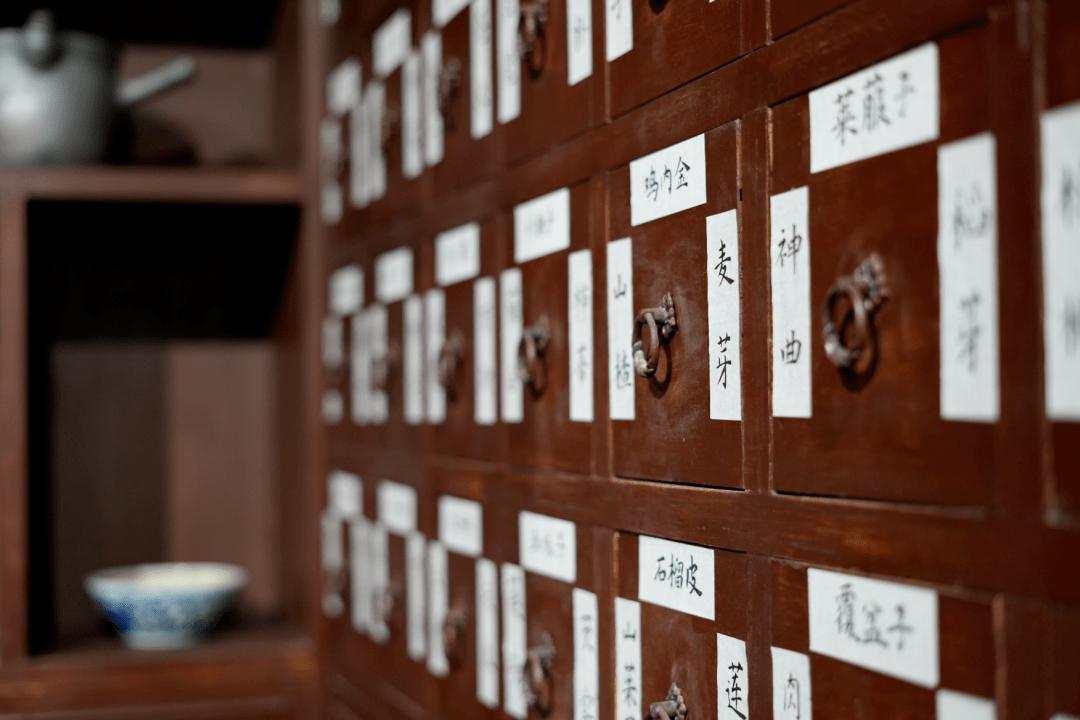 “大保健”3元一次!这所号称“皇家太”开云APP 开云官网入口的高校玩得有点花!(图9) “大保健”3元一次!这所号称“皇家太”开云APP 开云官网入口的高校玩得有点花!(图9)