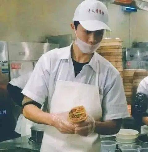 “大保健”3元一次!这所号称“皇家太”开云APP 开云官网入口的高校玩得有点花!(图11) “大保健”3元一次!这所号称“皇家太”开云APP 开云官网入口的高校玩得有点花!(图11)