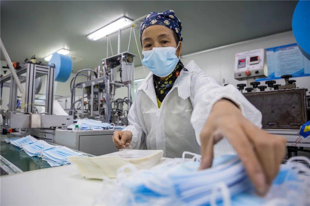 组图丨万山：医开云体育 Kaiyun.com 官网入口疗物资生产忙(图2)