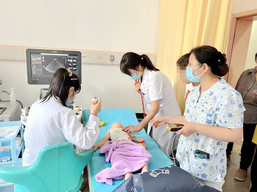 手足口病重开云体育 Kaiyun.com 官网入口症患儿频繁抽搐宝鸡市妇幼保健院8天抢救转危为安(图2)