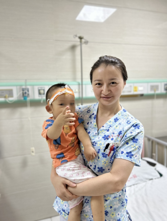 手足口病重开云体育 Kaiyun.com 官网入口症患儿频繁抽搐宝鸡市妇幼保健院8天抢救转危为安(图4)