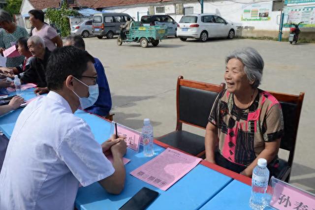 开云APP 开云官网入口满意医疗进万家！青州市何官镇：“足不出村”享受优质贴心健康诊疗服务(图2)