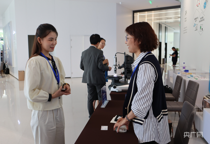 第六届开云 开云体育官网进博会进入倒计时 参展商走进北京大兴撮合对接(图2)