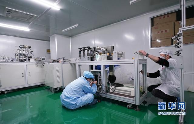探访口罩生产线小时不停工 开足马力保供应[组图]开云体育 开云官网(图7)