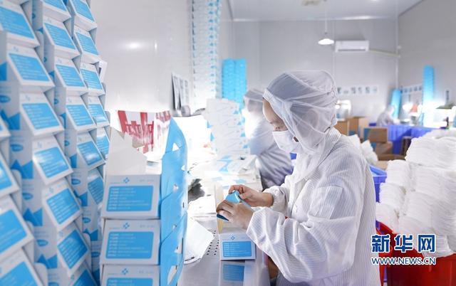 探访口罩生产线小时不停工 开足马力保供应[组图]开云体育 开云官网(图11)