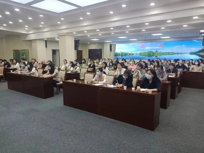 襄城区妇联开展“开云 开云体育官网关爱女性健康 构建幸福家庭”2023年襄城区妇女健康知识专题讲座(图4)