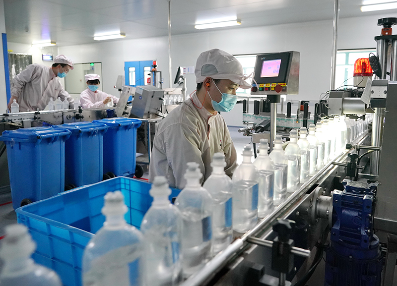 石家庄：医开云 开云体育平台药医疗设备企业防疫物资生产忙(图3)