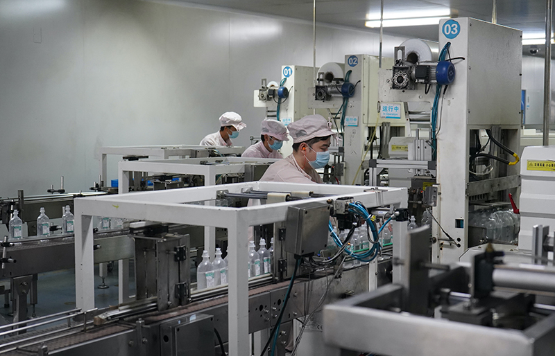 石家庄：医开云 开云体育平台药医疗设备企业防疫物资生产忙(图4)