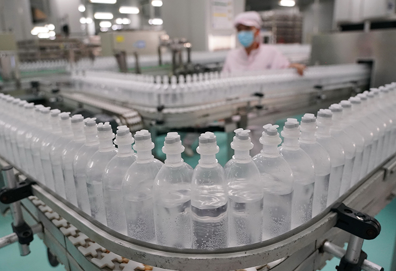 石家庄：医开云 开云体育平台药医疗设备企业防疫物资生产忙(图6)