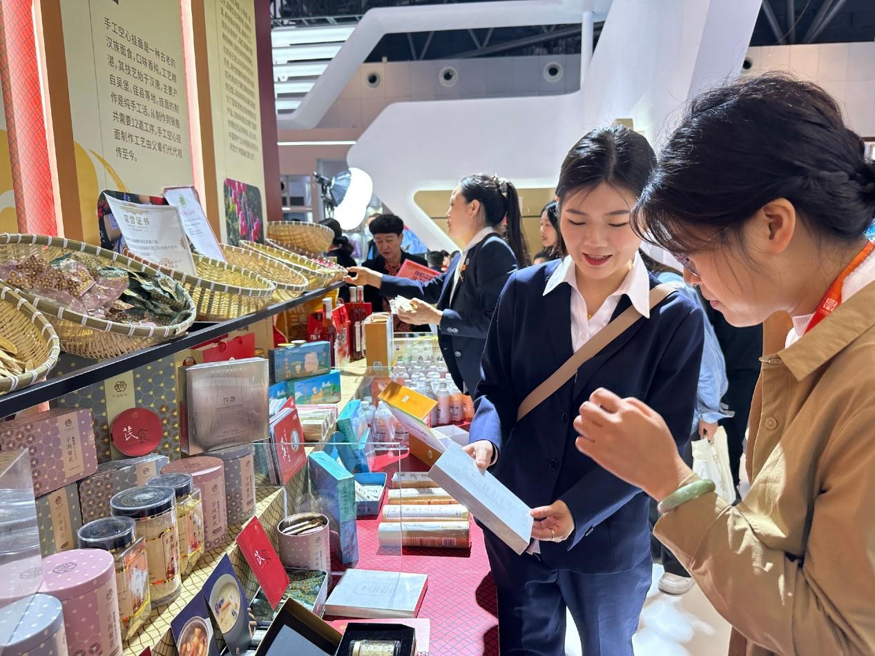 开云体育 Kaiyun.com 官网入口榆林合力天芪生物公司：“三化”同步 做活降本增效“大文章”(图6)