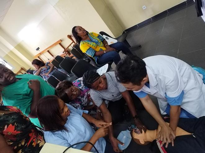 开云体育 开云平台资讯有故事丨中国医疗队:为赤道几内亚患者带来健康和希望(图2) 开云体育 开云平台资讯有故事丨中国医疗队:为赤道几内亚患者带来健康和希望(图2)