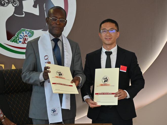 开云体育 开云平台资讯有故事丨中国医疗队:为赤道几内亚患者带来健康和希望(图9) 开云体育 开云平台资讯有故事丨中国医疗队:为赤道几内亚患者带来健康和希望(图9)