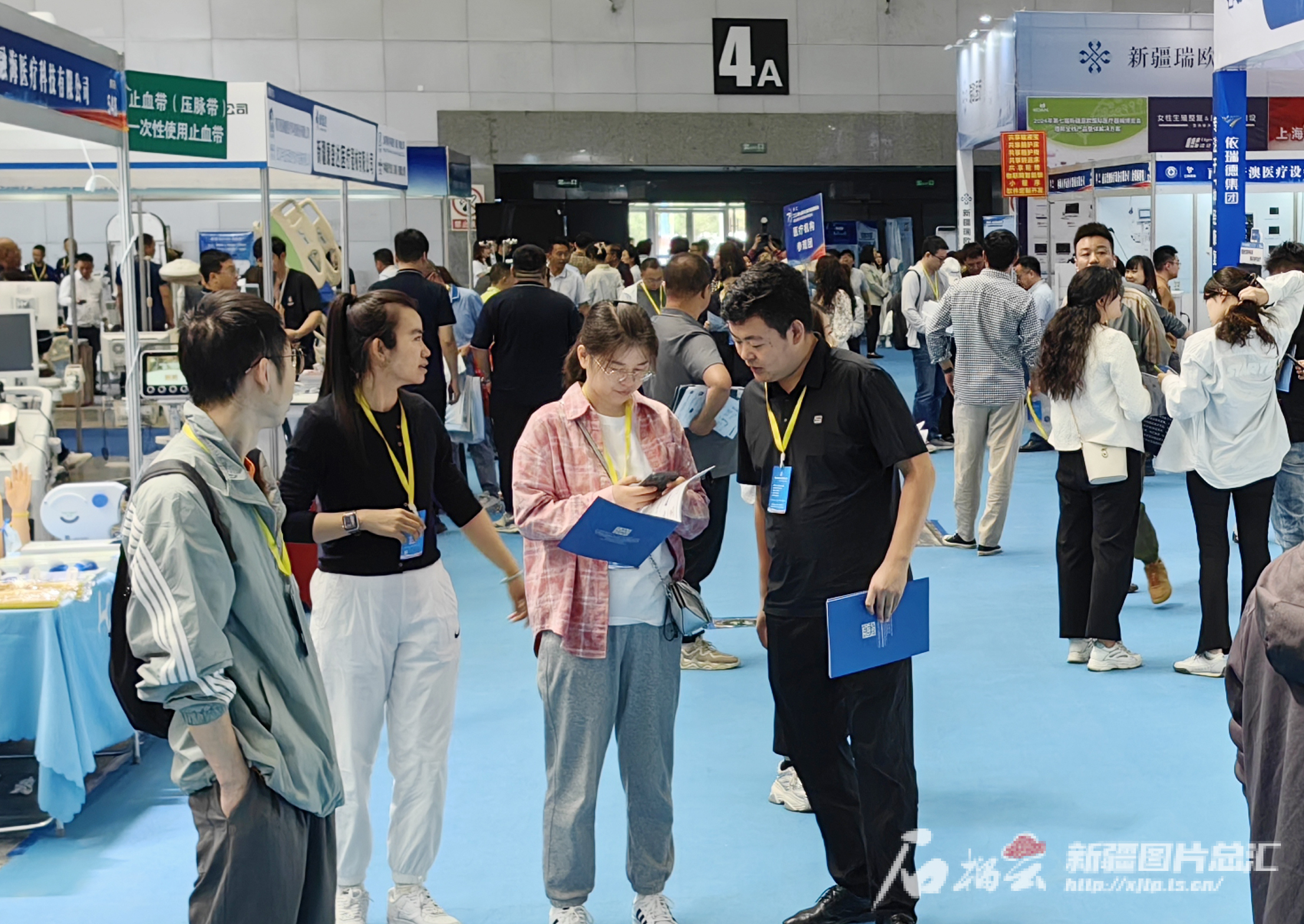 开云体育 Kaiyun.com 官网入口第七届新疆国际医博会开幕 两万余种医疗产品亮相(图2) 开云体育 Kaiyun.com 官网入口第七届新疆国际医博会开幕 两万余种医疗产品亮相(图2)